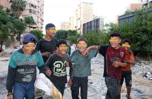 اطفال يجمعون الخردة في لبنان